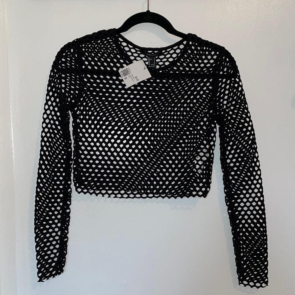 Long sleeved, elastic mesh crop top from Forever 21. Never worn, size S